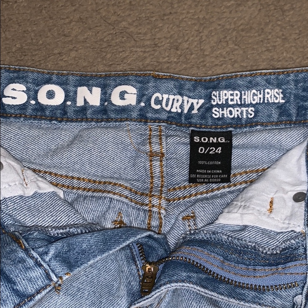 Super High Rise Shorts - Picture 3 of 3
